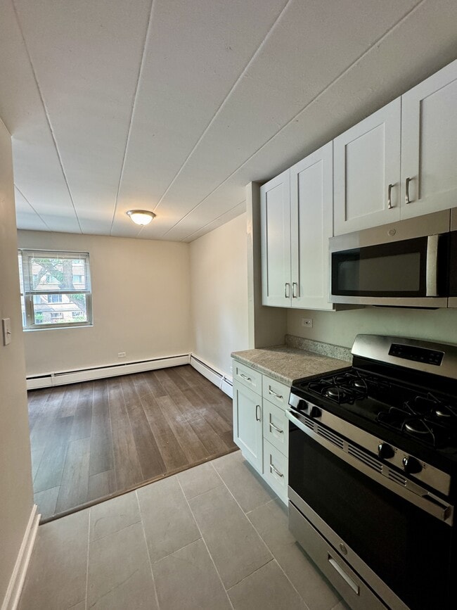 Photo - 7300 N Ridge Blvd Unit #204