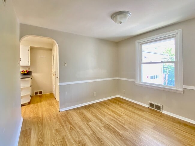 Photo - 307 Elgin Ave