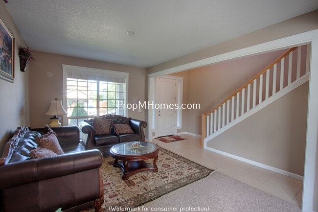 Photo - Beautiful Five Bedroom Craftsman Style Home in Molalla!