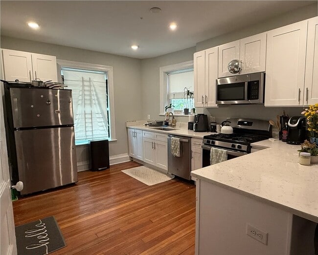 Building Photo - 112 Winthrop Rd Unit 2 Rental