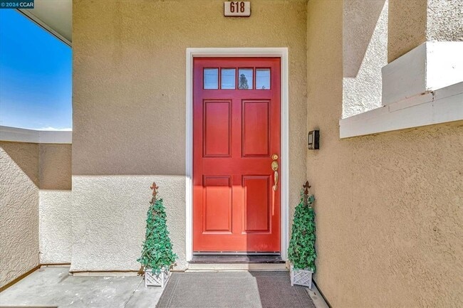 Building Photo - 618 Palomino Dr