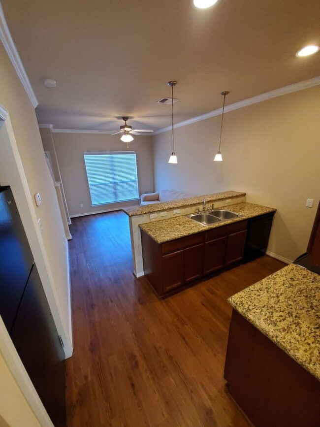 Photo - 1198 Jones-Butler Rd Unidad 1198#2604 *