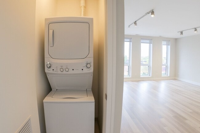 Photo - 1554 N Talman Ave Unit 502