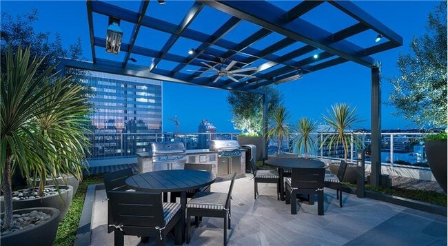 Building Photo - 1300 W 5th St Unit A2-22