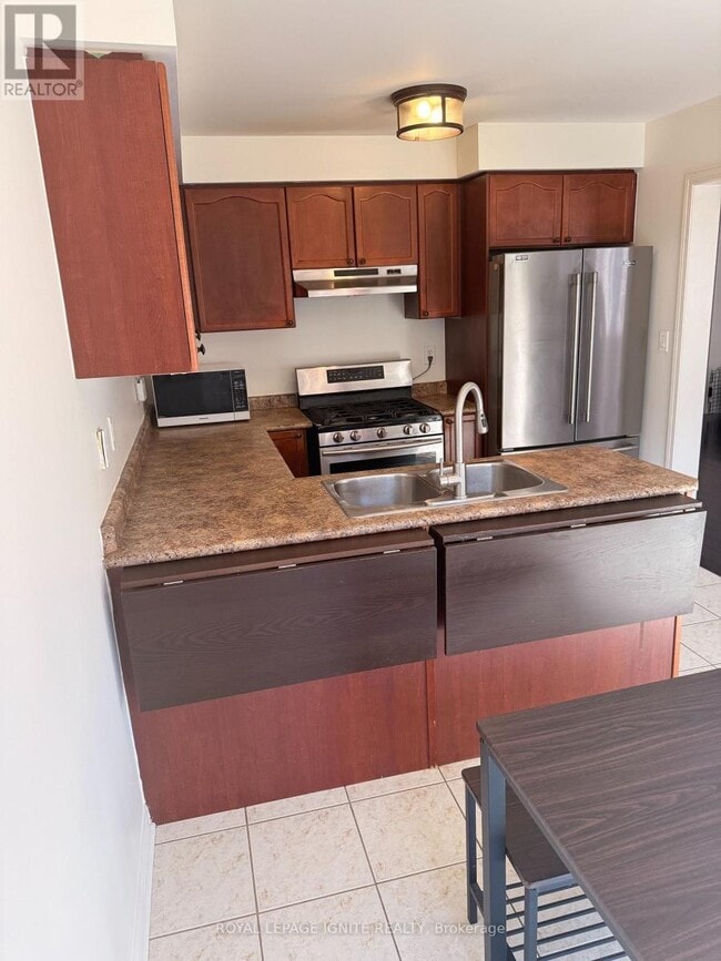 Photo - 865 Shepherd Pl