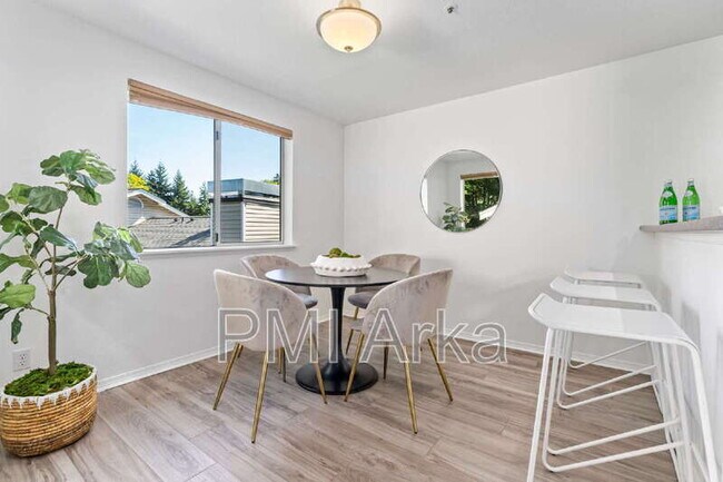 Photo - 19230 Forest Park Dr NE Unidad K335