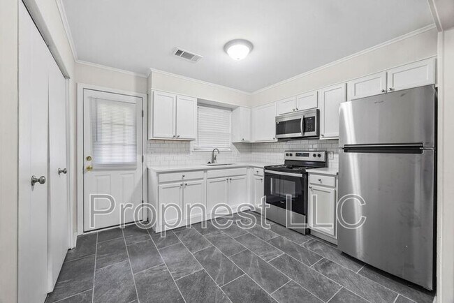 Photo - 2016 N Gregg Ave