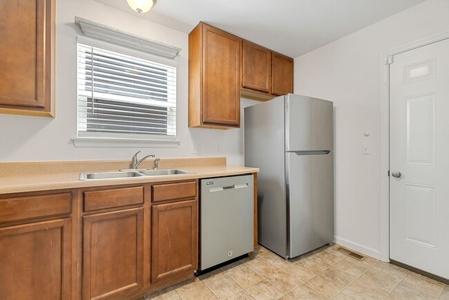 Photo - COMING SOON Spacious 4-Bedroom Condo for Rent – Prime Location!