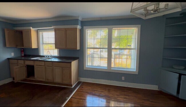 Photo - 307 E Ridgeway St