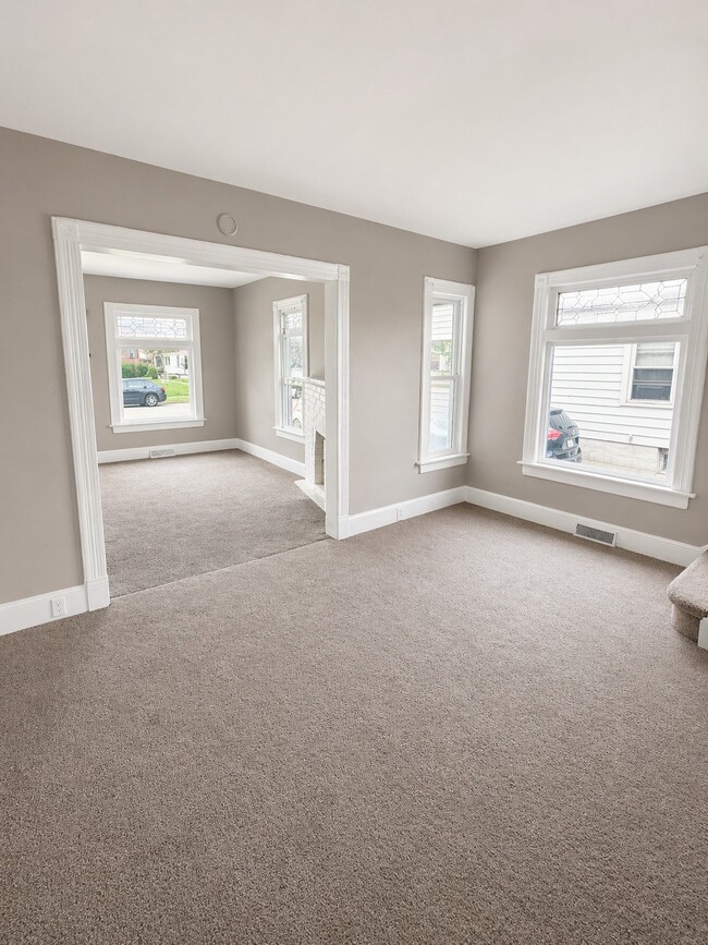 Photo - 8 Roosevelt Ave