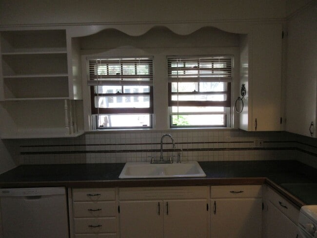 Photo - Charming Two Bedroom House by the Park