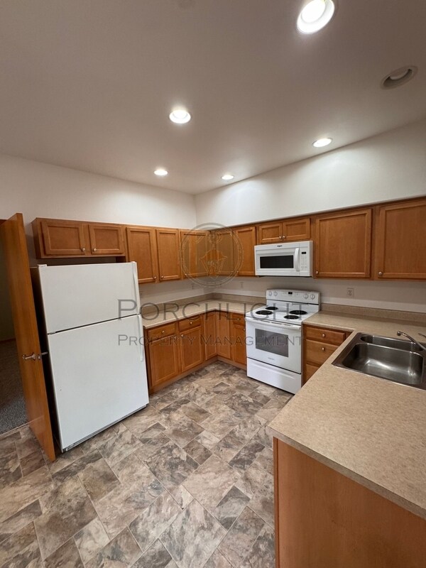 1305 Boon St