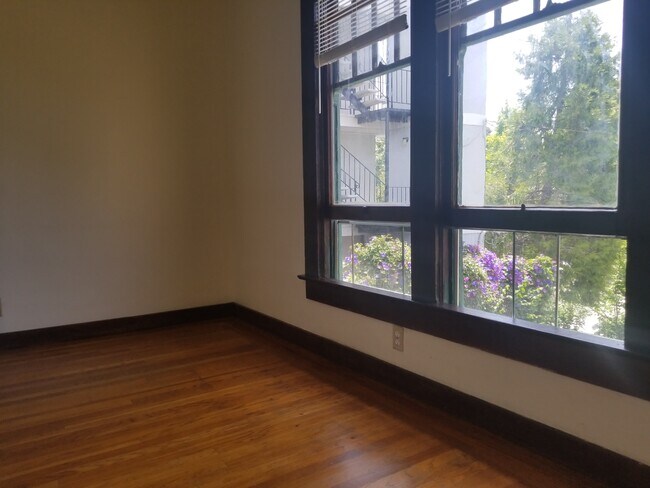 Photo - 2737 Dwight Way Unidad #37A