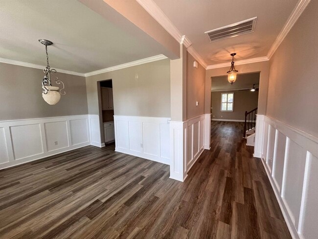 Photo - 575 Chatham Ct NW