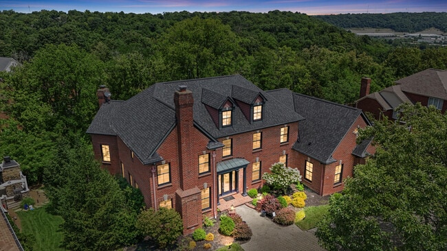 Building Photo - 678 Canterbury Dr