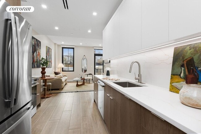 Photo - 760 Metropolitan Ave