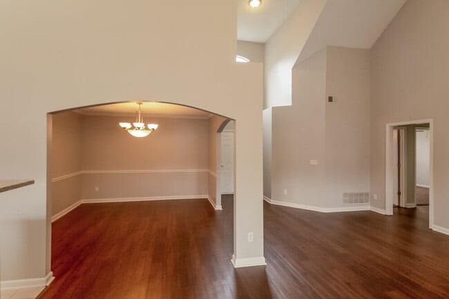 Photo - 6300 Sandbourne W