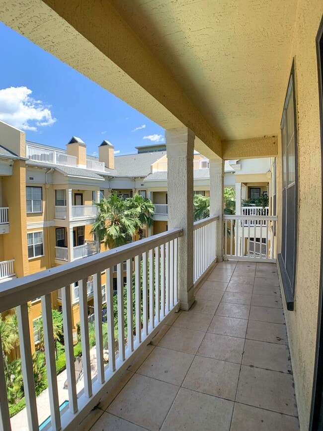 Building Photo - New listing 2/2 with pool view