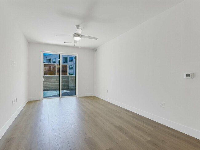 Photo - 1701 Simond Ave Ave Unit 421