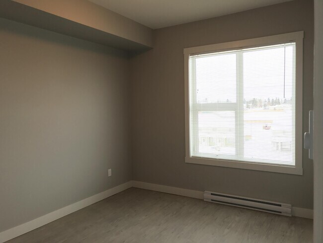 Photo - 10307-10112 112 St