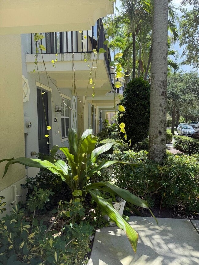 Photo - 132 Greenwich Cir