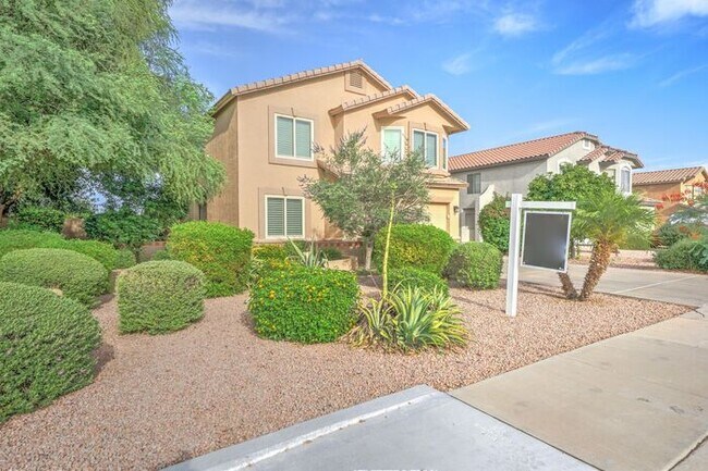 Photo - READY TO VIEW NOW! Gorgeous Gilbert Home with Golf Course Views