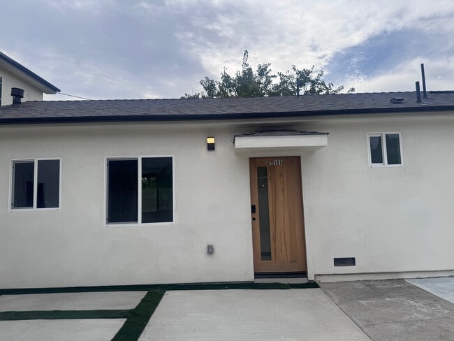 Puerta principal - 2320 N Naomi St Unidad 101