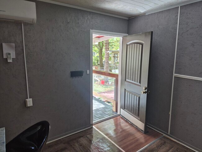 Photo - 116 N Gladstone Ave