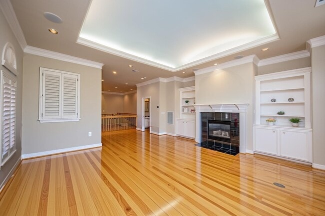 Photo - 718 Roy St