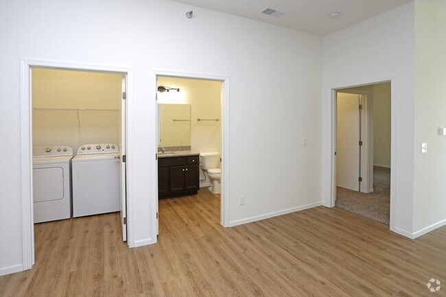 1BR, 1BA - 876 SF