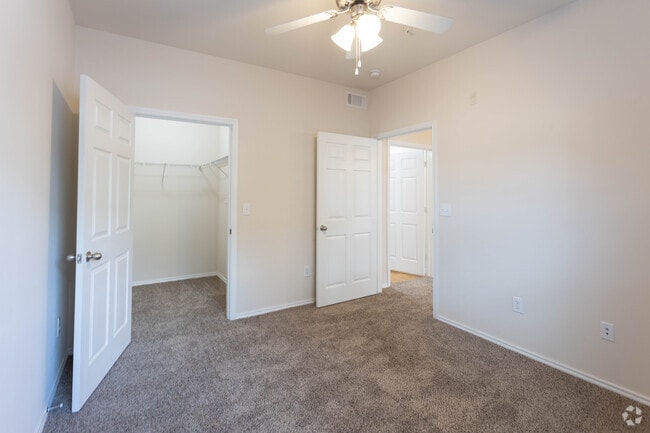 1BR, 1BA - 680 SF