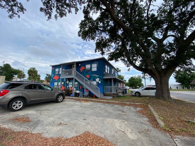 Building view - 638 Mercer Ave Townhome