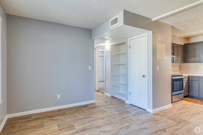 2BR, 2BA - 675SF