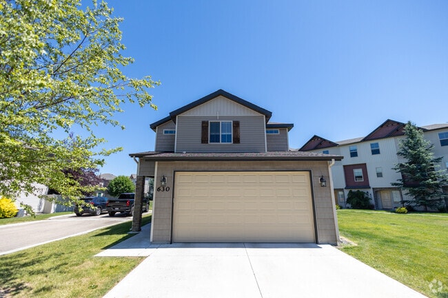 Building Photo - S Grey Pine Lane Rental