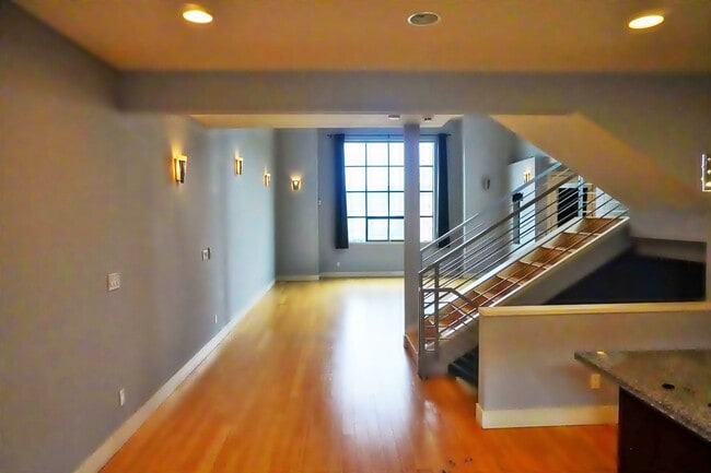 Photo - Large Executive Style Spacious 3 bedroom, 2.5 Bathroom house in West Oakland Close to BART/SF/Eme...