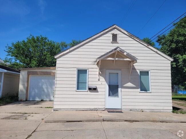 Building Photo - 612 N Washington St Rental