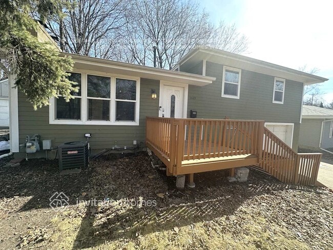 Photo - 1649 Ottawa Ave S