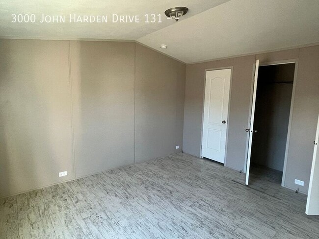 Photo - 3000 John Harden Dr