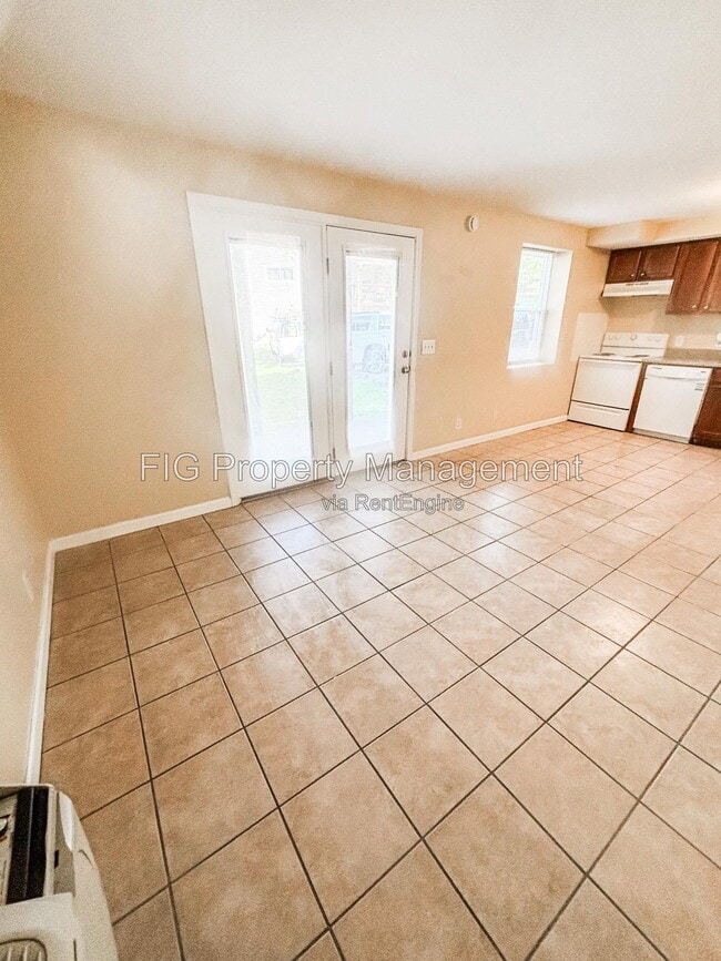 Photo - 924 Chadwick Dr Unit 3