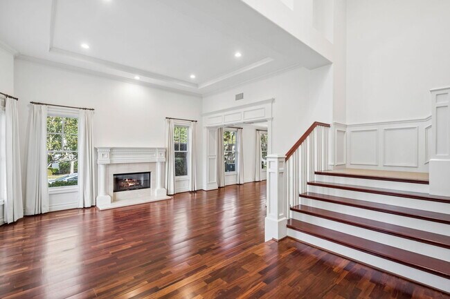 15 Jupiter Hills Dr
