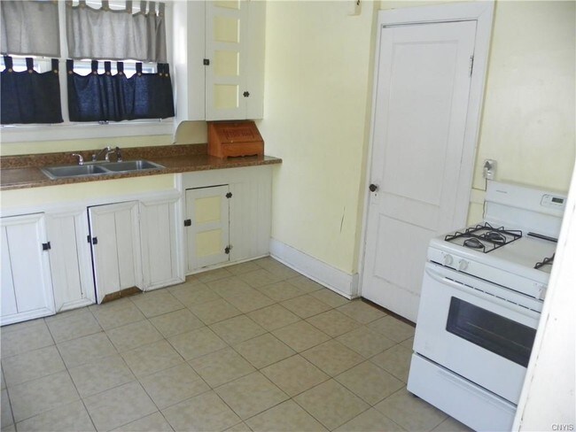 Photo - 915 E Colvin St