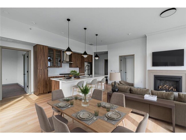 Building Photo - 640 Wisconsin Ave N Unit 638