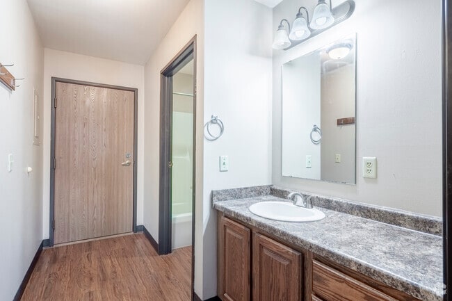 1BA, 1BA - 570SF - Bathroom
