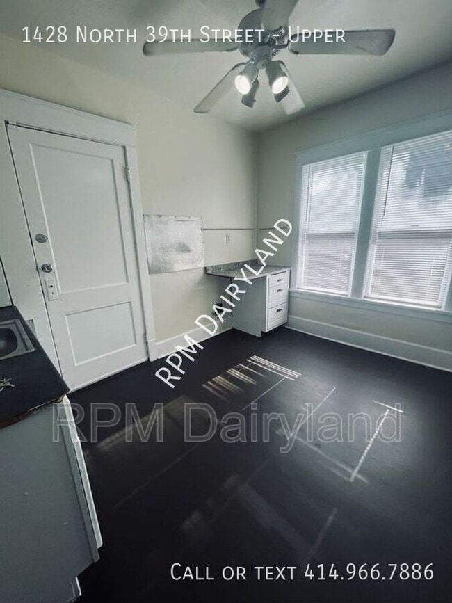 Photo - 1428 N 39th St Unit Upper
