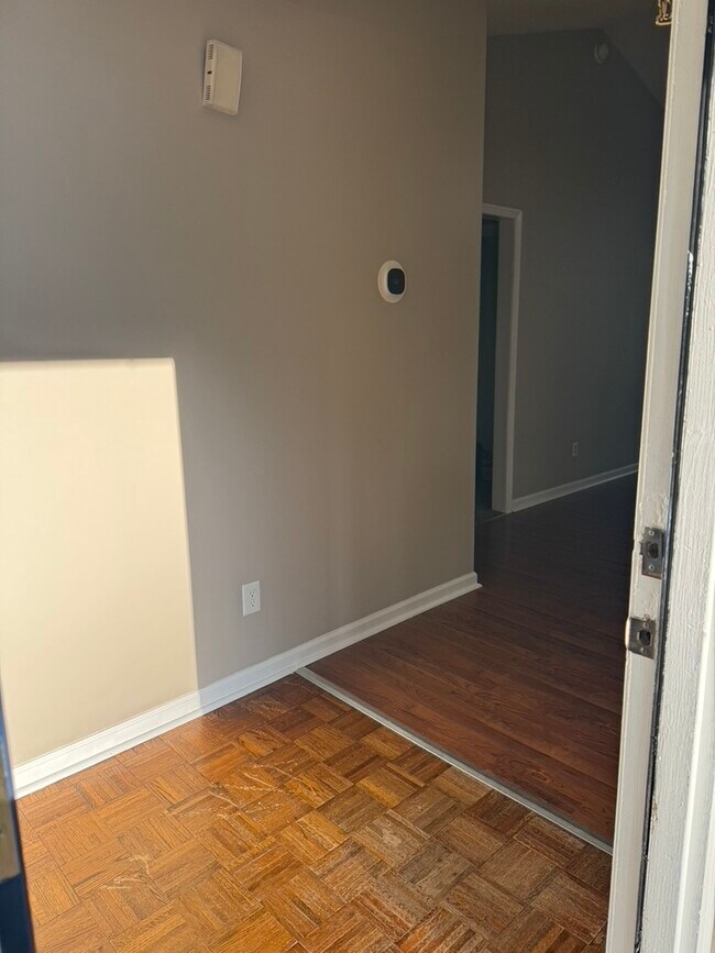 Photo - 109 Longneedle Ct