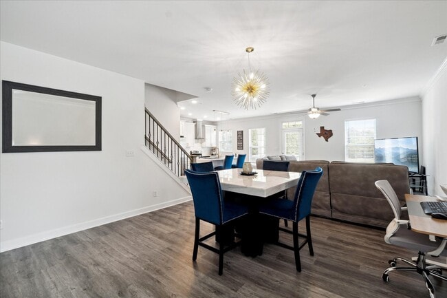 Photo - 208 Laydon Way