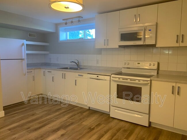 Photo - 1291 Kelglen Crescent