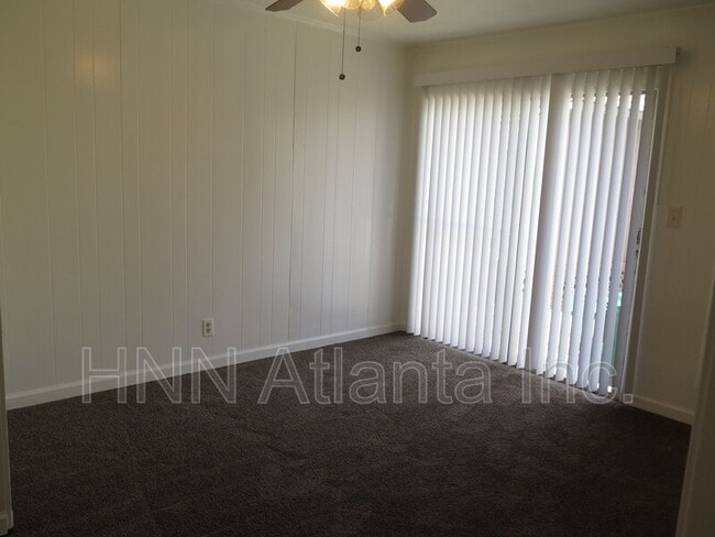 Photo - 2555 Lloyd Rd