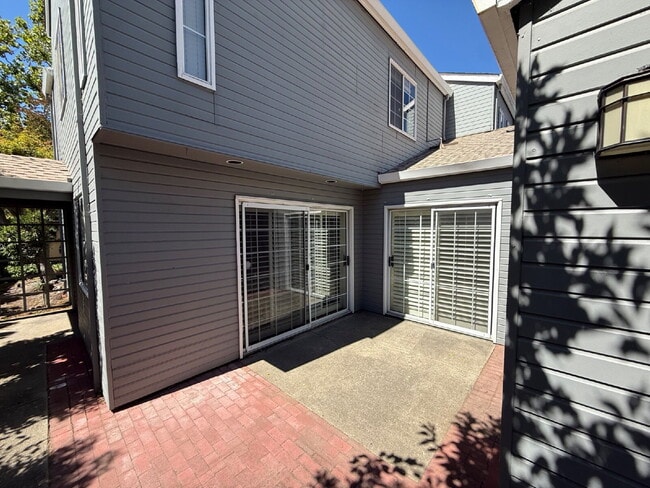 Photo - Beautiful 3 Bed/2.5 Bath Townhome