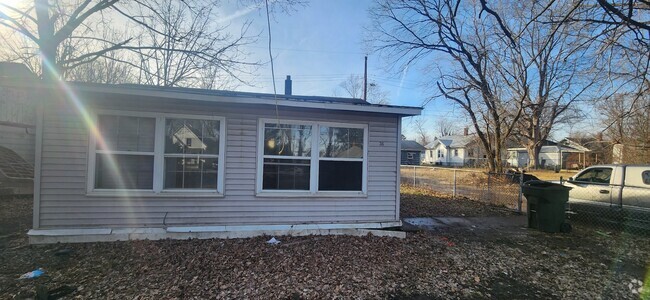 Building Photo - 36 Lake St Rental